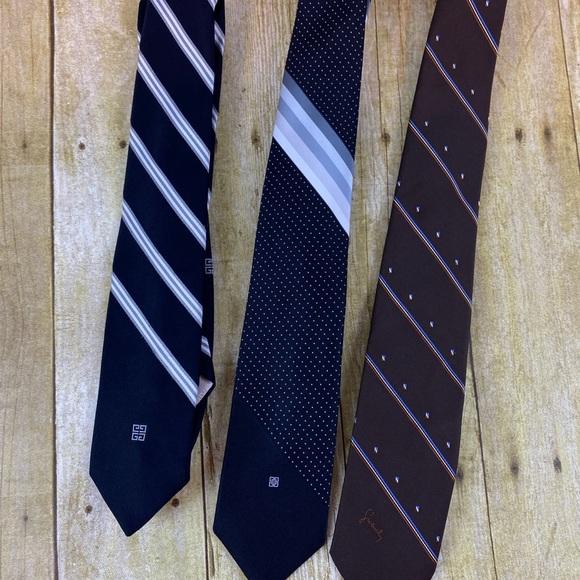 Givenchy Elegant Striped‎ and Dotted Ties Set of Three - Picture 1 of 5